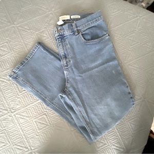 Jones New York Stretch. Light Blue Wash. Straight Leg Jeans.